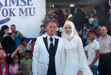 Meet the Turkish couple who spent their wedding day feeding 4,000 Syrian refugees